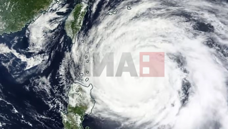 Филипинските власти почнаа со евакуација поради тајфунот Мавар