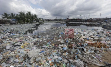 Takimi treditor i UNESKO-s për t'i dhënë fund ndotjes globale plastike