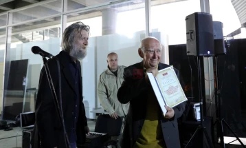 Врачена наградата за „Роман на годината“ на Влада Урошевиќ