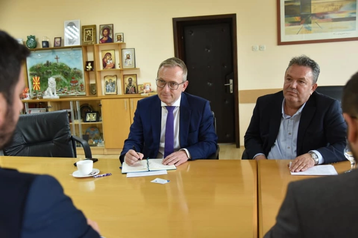 Амбасадорот на Мисијата на ОБСЕ на средба со штипскиот градоначалник Јорданов