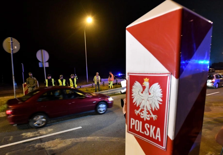 Полска ја затвори границата за камиони од Белорусија и Русија 