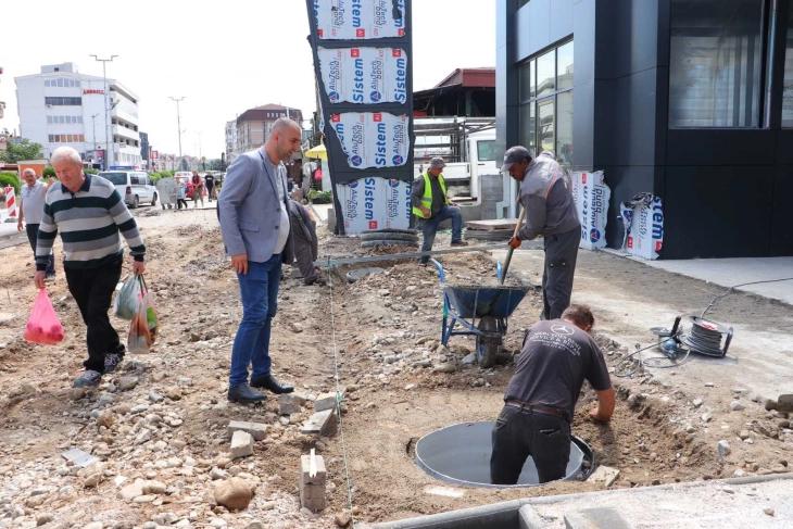 Почна проширување и реконструкција на дел од булеварот кај градскиот пазар во Куманово
