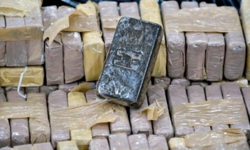 Околу 160 килограми кокаин вреден 10 милиони евра запленија македонската и грчката полиција