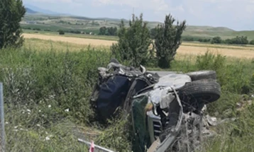 Një nga të lënduarit e aksidentit në autostradën Shtip - Milladinovc është dërguar në Shkup