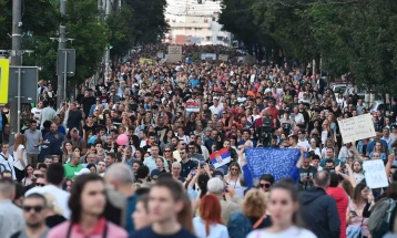 Во Белград протест „Србија против насилството“ со блокада на зградата на претседателот на Србија