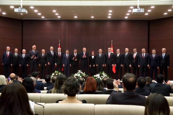 Ердоган ја претстави новата влада, само двајца министри се од претходниот кабинет