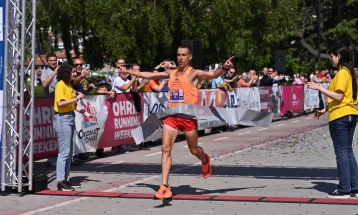 Дарио Ивановски во машка и Билшерин Сулејман во женска конкуренција победници на полумаратонот на „Охрид трчаТ“