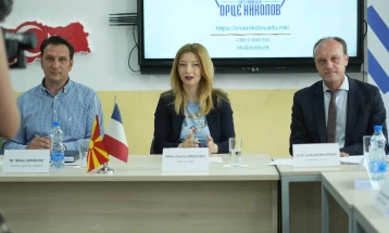 Arsovska dhe ambasadori Bomgartner promovuan iniciativën për shkëmbim të kuadrit mësimor, nxënësve dhe avancimin e praktikave pedagogjike ndërmjet shkollave të mesme nga Maqedonia dhe Franca