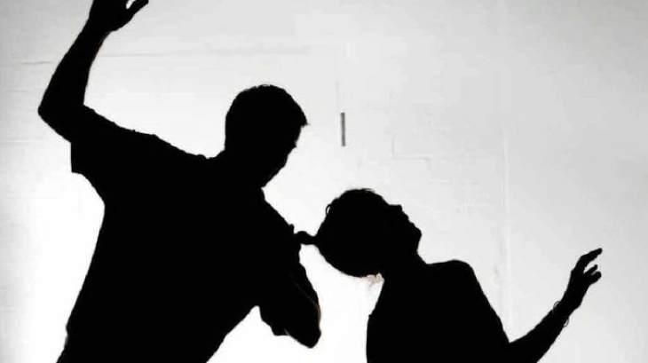 Обвинение за сторител на семејно насилство и негов помагач