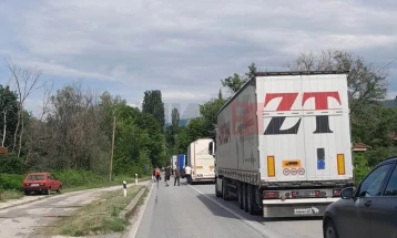 Ndërpritet komunikacioni në rrugën Kumanovë – Kriva Pallankë, janë përplasur dy automjete  transportuese  në afërsi të fshatit Psaçë