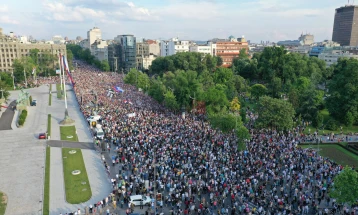 Блокади на мостови и патишта доколку Вучиќ до петок не ги исполни условите на протестот „Србија против насилството“