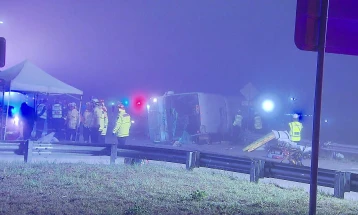 Најмалку 10 патници загинаа, а 11 се повредени при превртување на автобус во Австралија