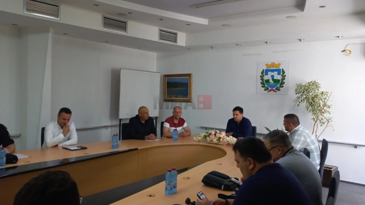 Хотелиерите, туристичките работници и Општина Охрид со барање за одлагање на градежните работи на потегот Подмоље - Охрид до септември