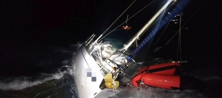 Брод со мигранти се преврте кај Пелопонез, најмалку 32 загинати
