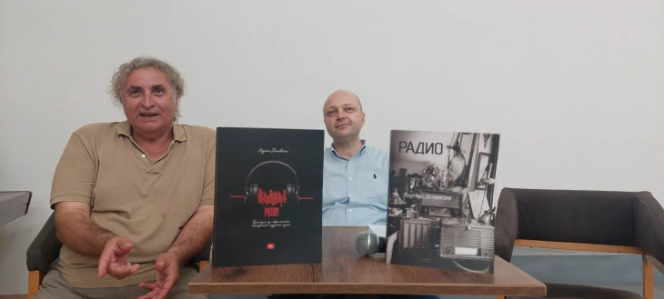 Промовирани книгите „Радио“ и „Неправилен ритам“ на новинарот Љупчо Јолевски во Тетово