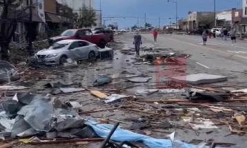 Тројца загинати и стотина повредени во вчерашното торнадо во Тексас