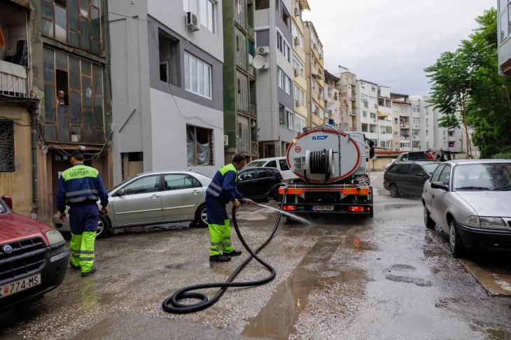 Акција за чистење на улиците и јавните површини во Центар