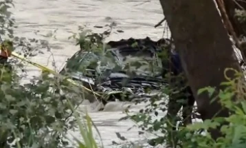 Во Лепенец пронајдено косовското БМВ со телата на тројцата патници