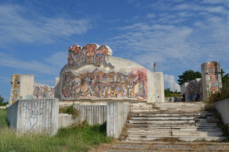 Ќе се реставрира и партерно ќе се уредува Споменикот на слободата во Кочани