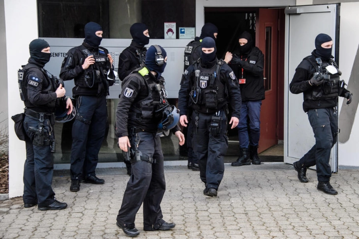 Германската полиција изврши претреси во домовите на членови на екстремистичкото движење „Граѓани на Рајхот“