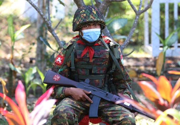 Дел до соработниците на војската во Мјанмар преминаа на страната на противниците на хунтата