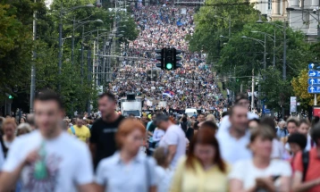 „Србија против насилството“ во Белград пред ТВ Пинк, протести и блокади и во 15 градови 