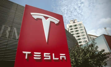 Кинеската армија забранува автомобили на Тесла поради камери