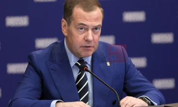 Medvedev: Konflikti me Perëndimin do të zgjasë për dekada, ndërsa me Ukrainën përgjithmonë