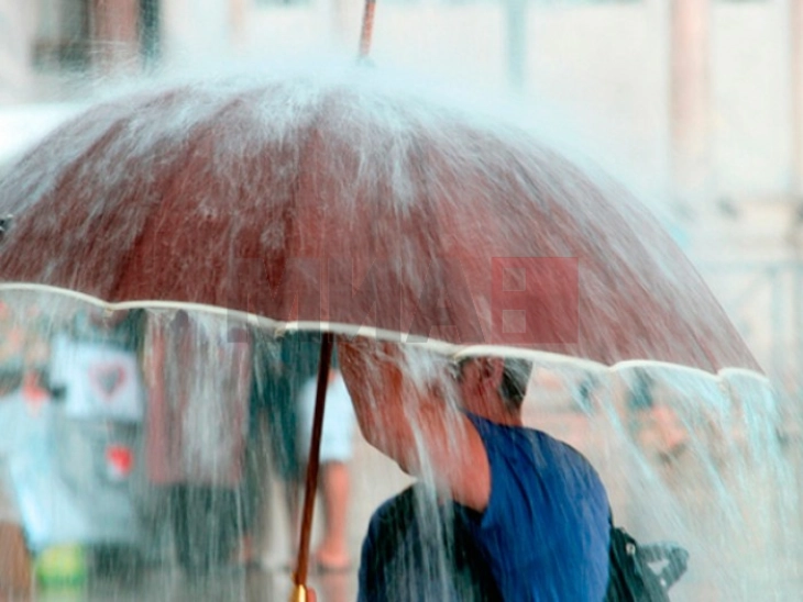 УХМР за утре најавува локално невреме со интензивен пороен дожд, грмежи, силен ветер и појава на град