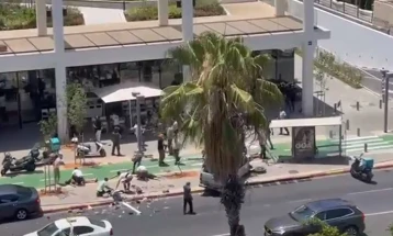 Би-би-си: Седум лица повредени во напад со автомобил во Тел Авив, напаѓачот убиен