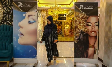Талибанците тврдат дека ги забраниле козметичките салони бидејќи нуделе услуги кои се забранети во исламот