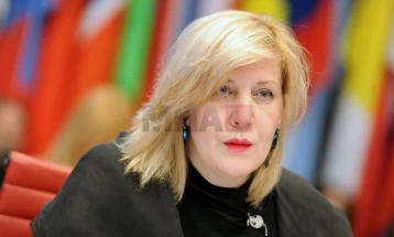 Комесарката Мијатовиќ упати писмо до Собранието и бара носење на легислативата за признавање на трансродовите лица