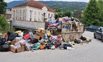 Kontejnerë të mbushur dhe kundërmim në Tetovë, Kasami ankohet se nuk ka punëtorë