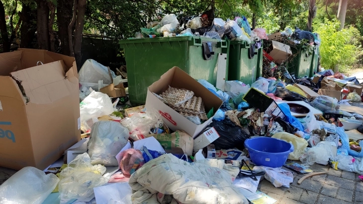 Градоначалниците ќе решаваат како да го исчистат сметот во Скопје, по штрајкот во Комунална хигиена