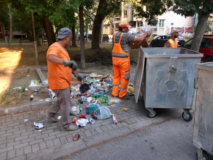 Екипите на ЈП „Комунална хигиена“-Скопје со засилени активности за собирање и транспорт на комуналниот отпад во Градот Скопје