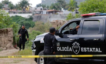 Убиени шест полицајци во бомбашки напади во Мексико