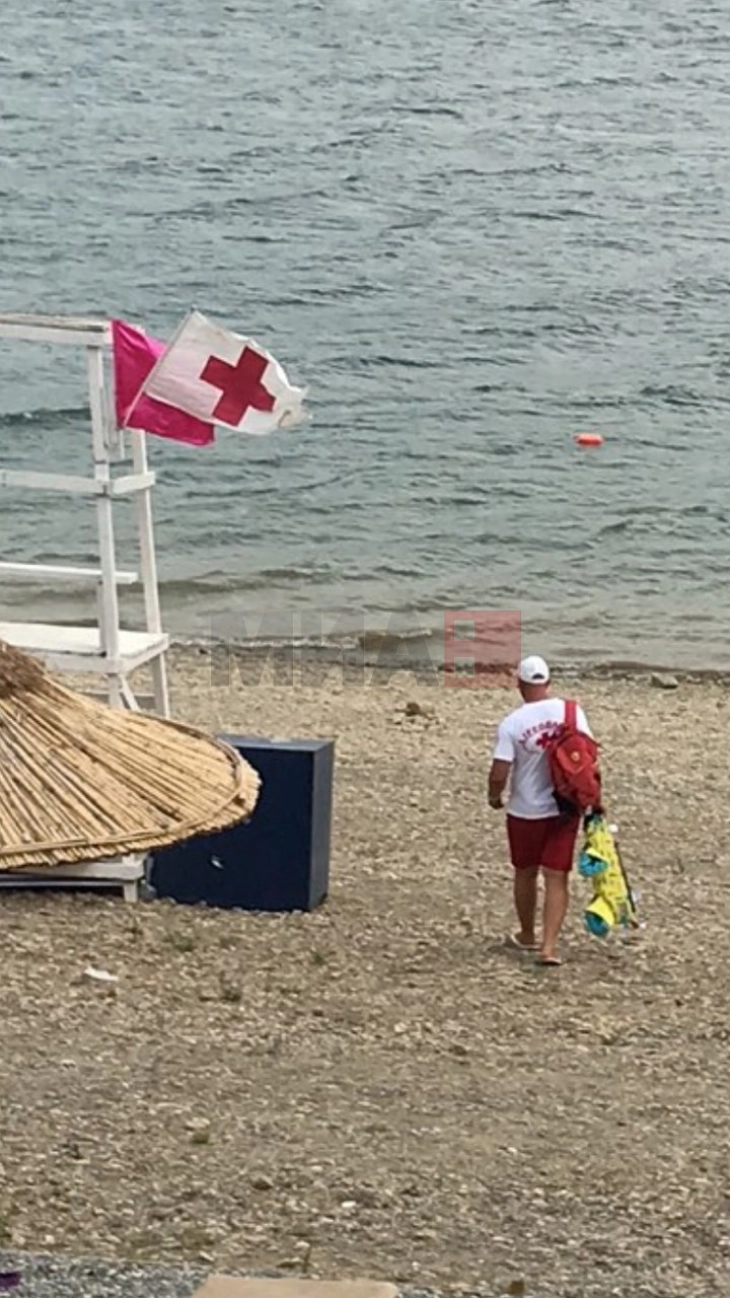 Добороволци спасувачи на вода на Дебарско Езеро