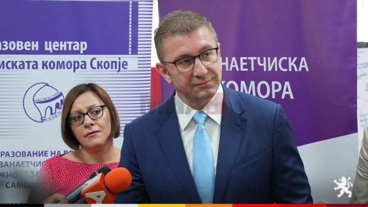 Mickoski: Me pushtetin mund të flasim vetëm për datën e zgjedhjeve, gjithçka tjetër janë tregime “peshkimi”