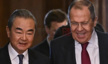 Средба на Ји и Лавров на самитот на Асеан во Џакарта: Кина е подготвена да работи со Русија