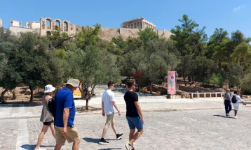 Поради високите температури Акропол затворен од 12 до 17 часот