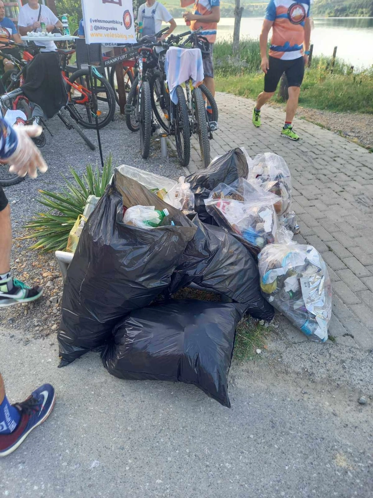 Eколошка акција за чистење на околината на езерото „Младост“