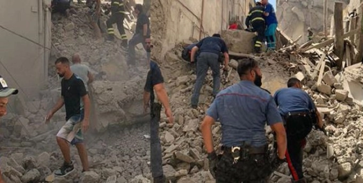Во Неапол се урна стара зграда, спасувачите трагаат по преживеани