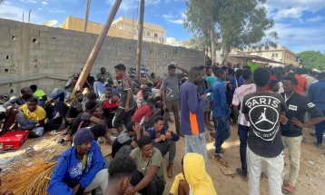 Во Либија спасени мигранти во пустината на границата со Тунис