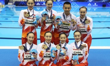 Кина води во пласманот за медали на СП во водени спортови