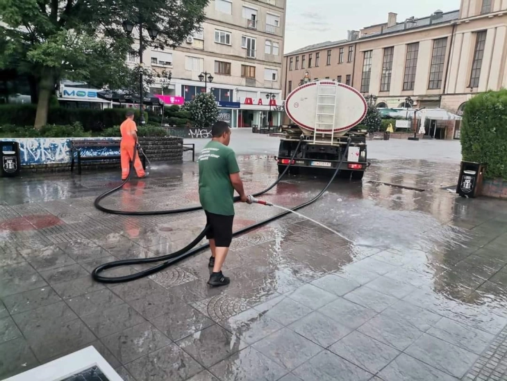 Утринско и ноќно миење на улиците во Куманово
