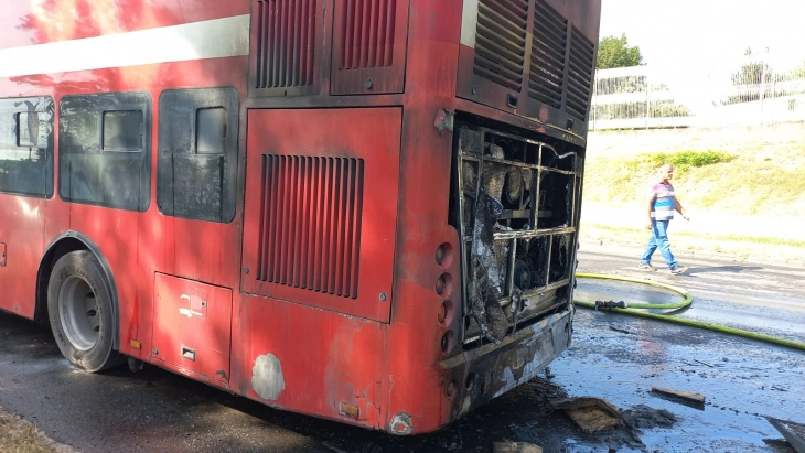 NQP: Nuk ka pasur udhëtarë në autobusin që është djegur, është shkaktuar dëm më i madh material