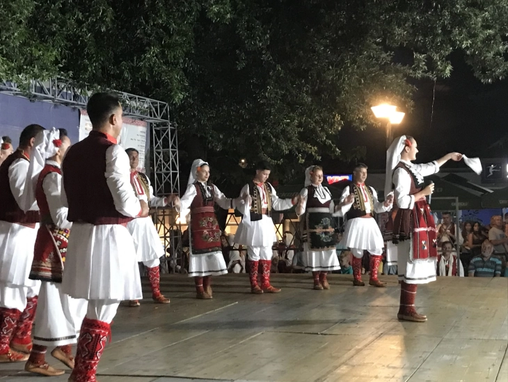 Одржан Иселеничкиот фолклорен фестивал во Охрид и Струга