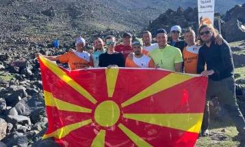 Штипски планинари од „Лисец“ го освоија највисокиот врв во Турција