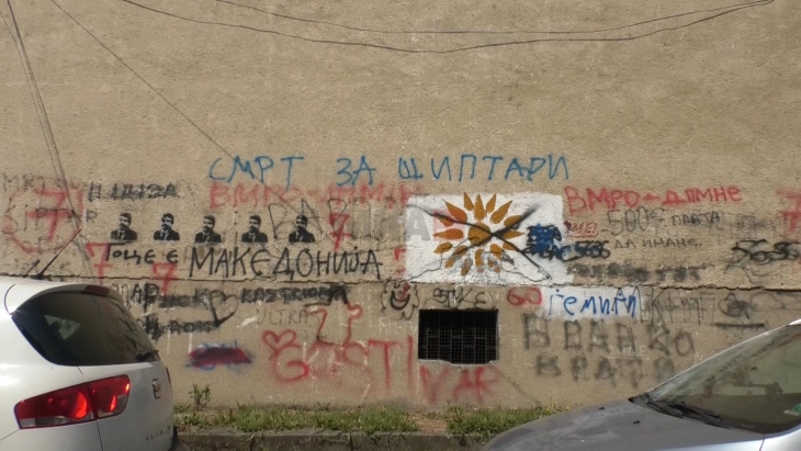 Малолетници ги напишале навредливите графити во Гостивар