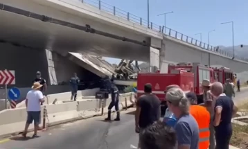 Се урна надвозник во изградба во близина на грчкиот град Патра, во тек спасувачка акција